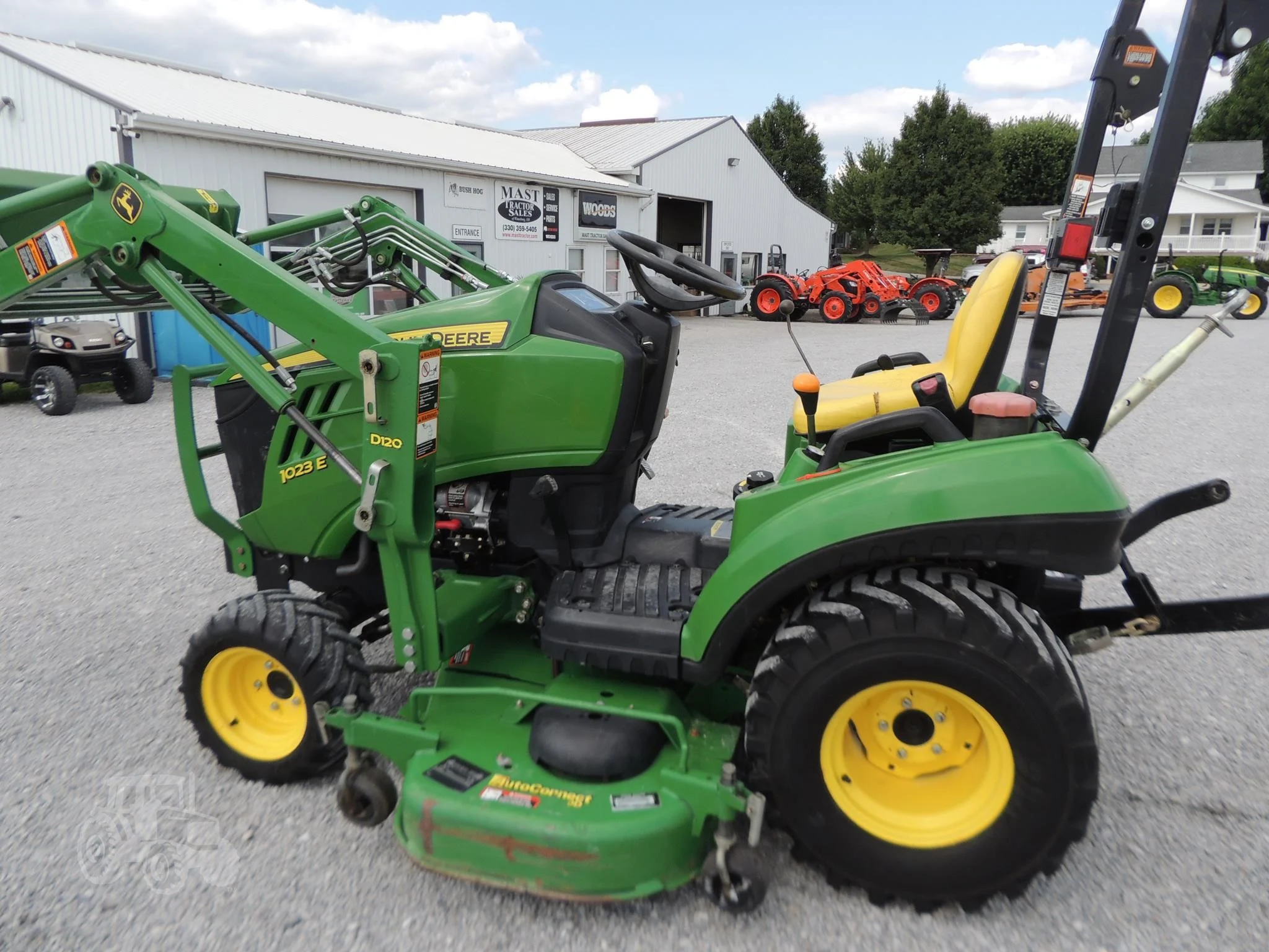 2011 JOHN DEERE 1023E Tractor - Image 12