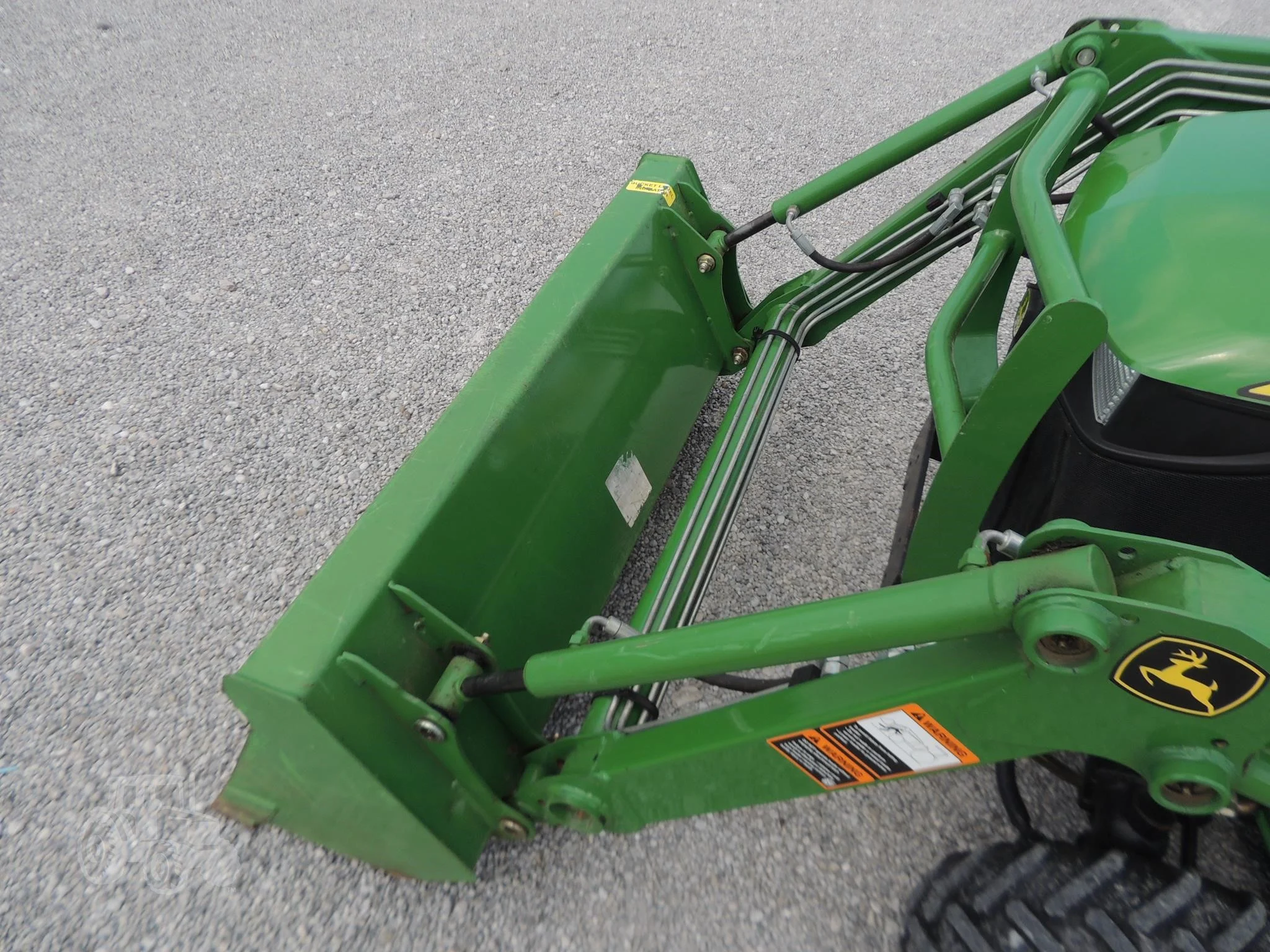 2011 JOHN DEERE 1023E Tractor - Image 9