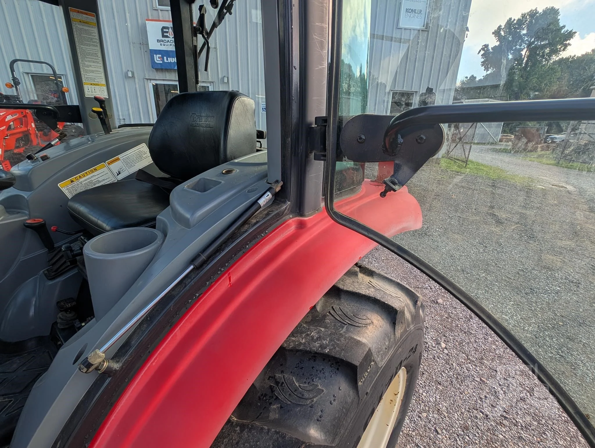 2017 BRANSON 4225C Tractor - Image 8