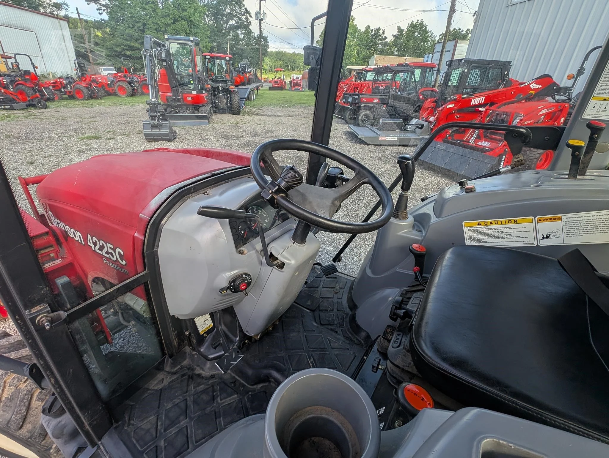 2017 BRANSON 4225C Tractor - Image 4