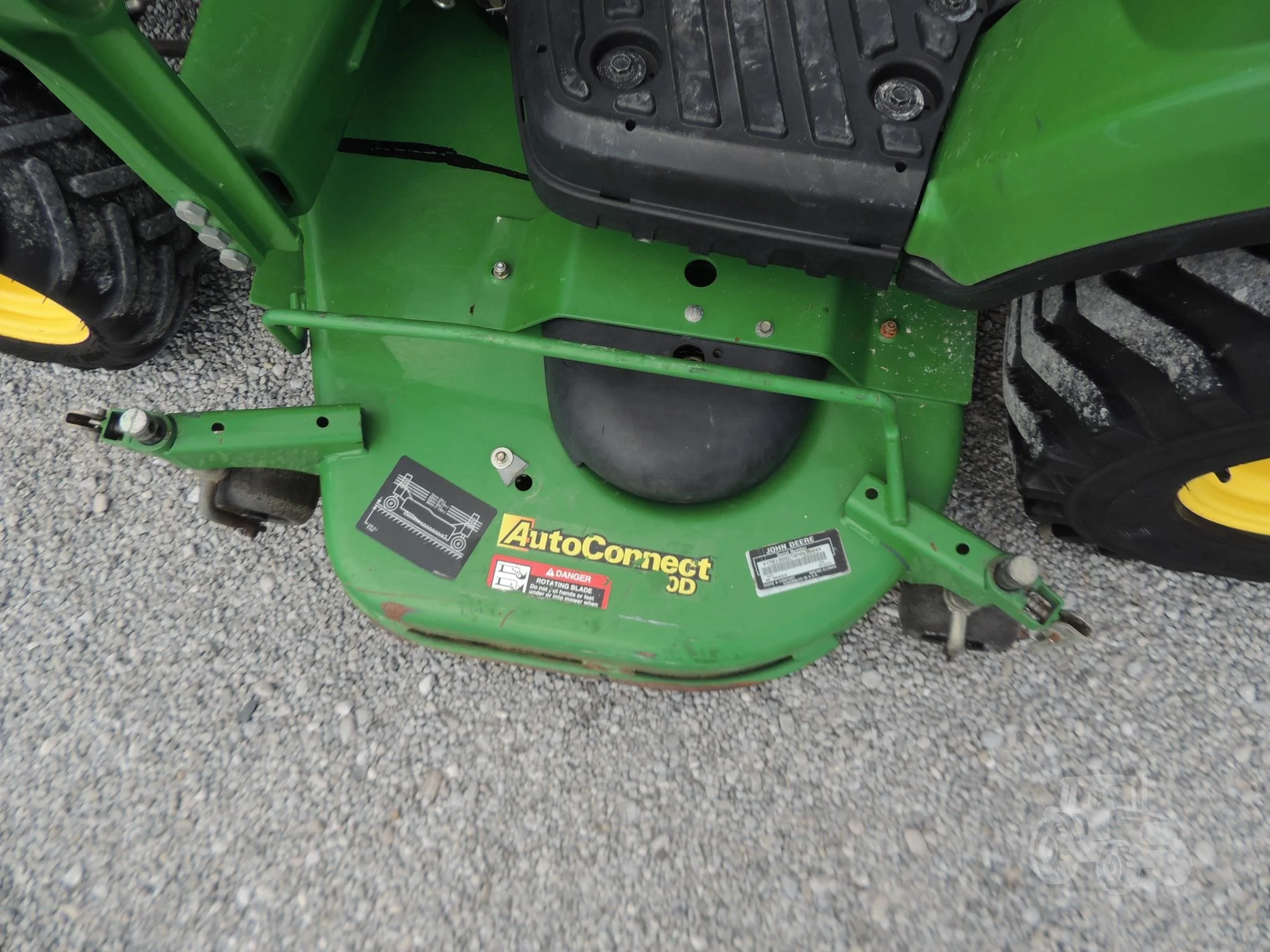 2011 JOHN DEERE 1023E Tractor - Image 3