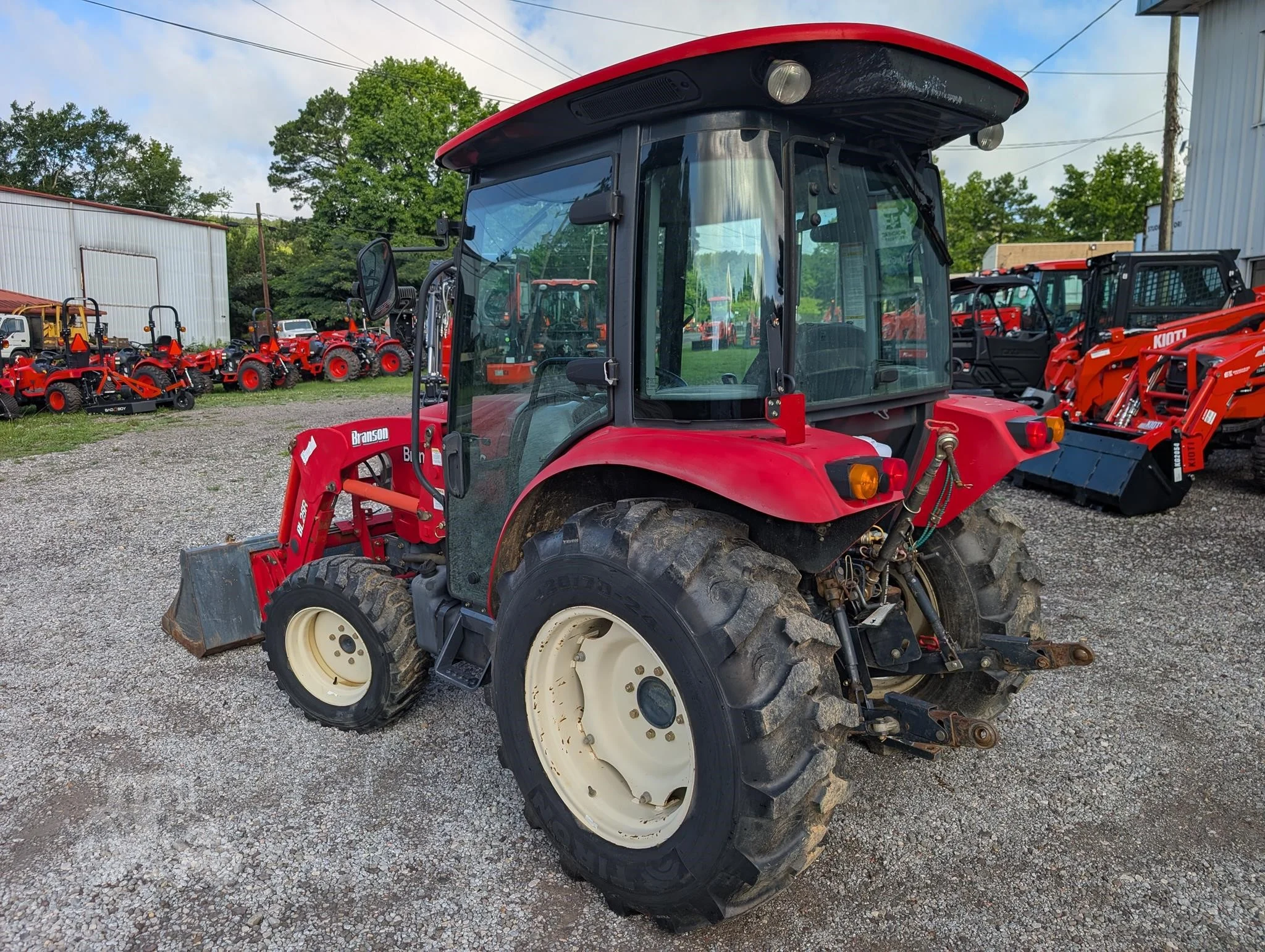 2017 BRANSON 4225C Tractor - Image 19