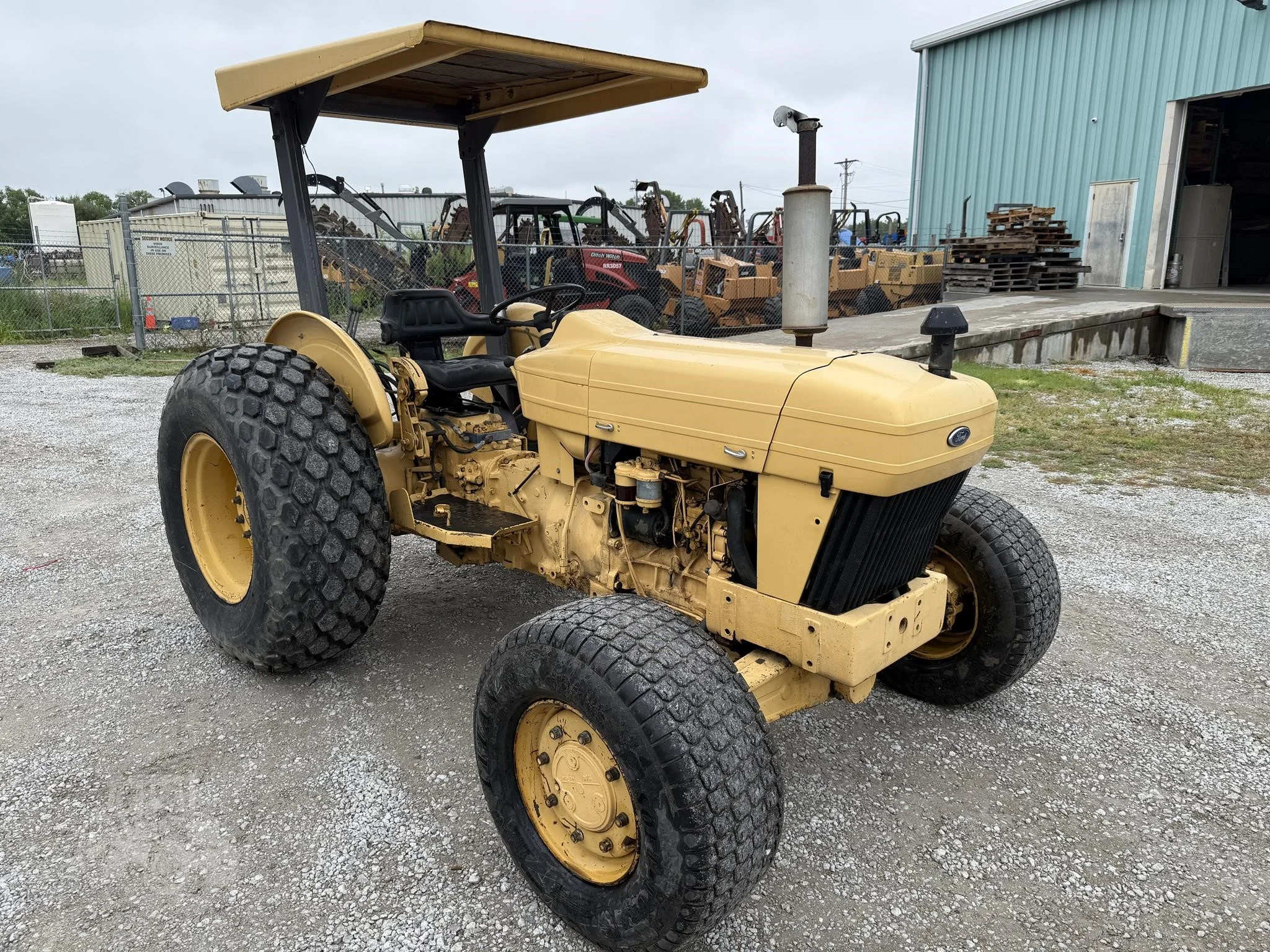1995 FORD 445D Tractor - Image 4