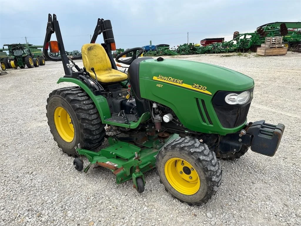 2010 JOHN DEERE 2520 Tractor