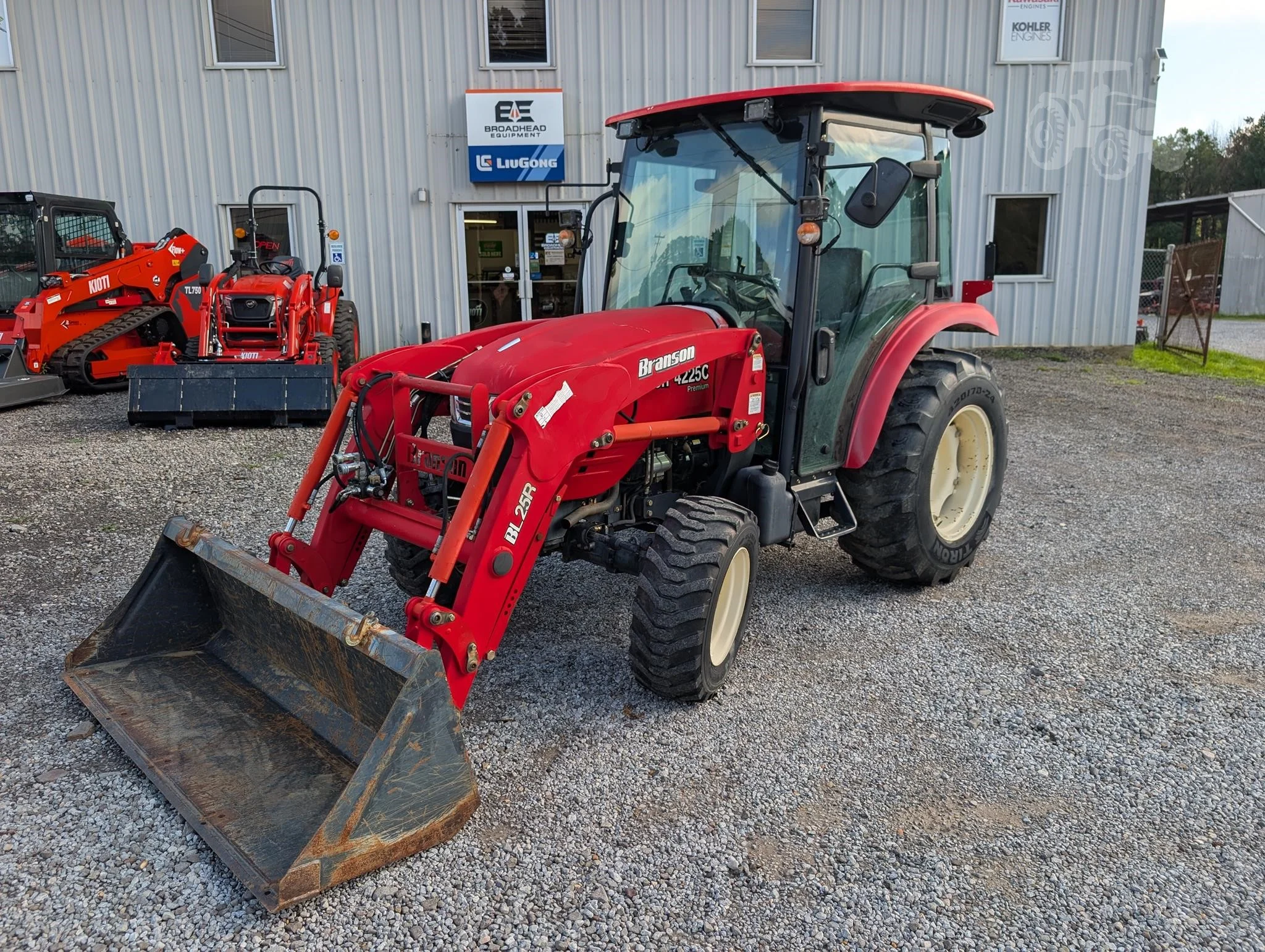 2017 BRANSON 4225C Tractor