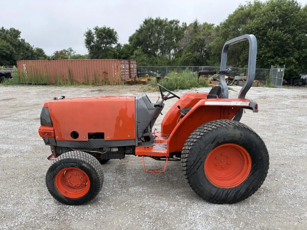 1995 KUBOTA L4200 Tractor