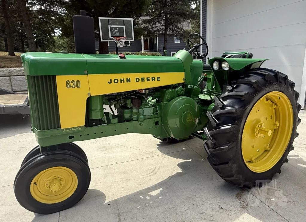 1959 JOHN DEERE 630 Antique Tractor