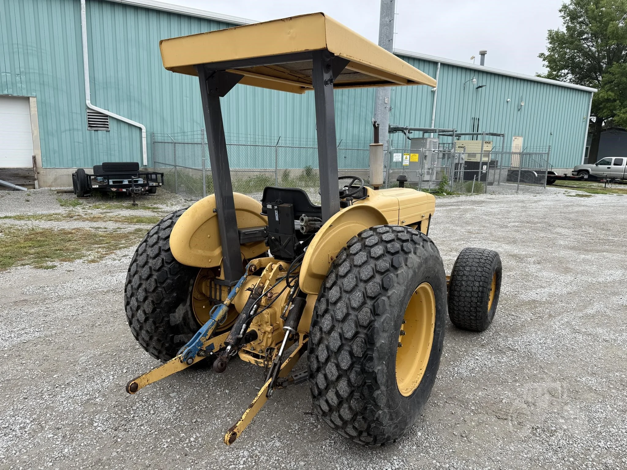 1995 FORD 445D Tractor - Image 6