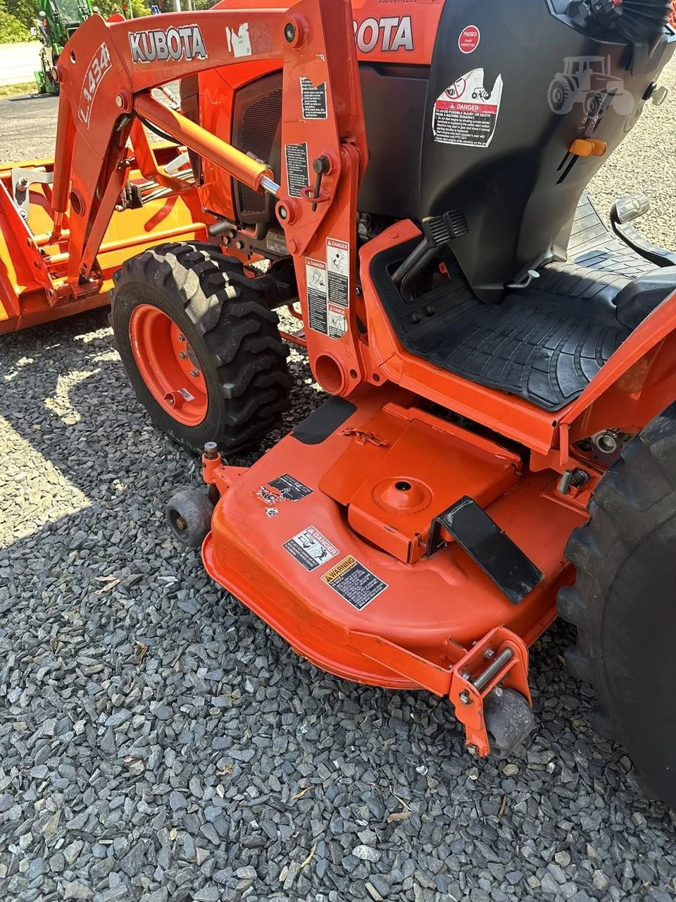 2017 KUBOTA B2301 Tractor - Image 7